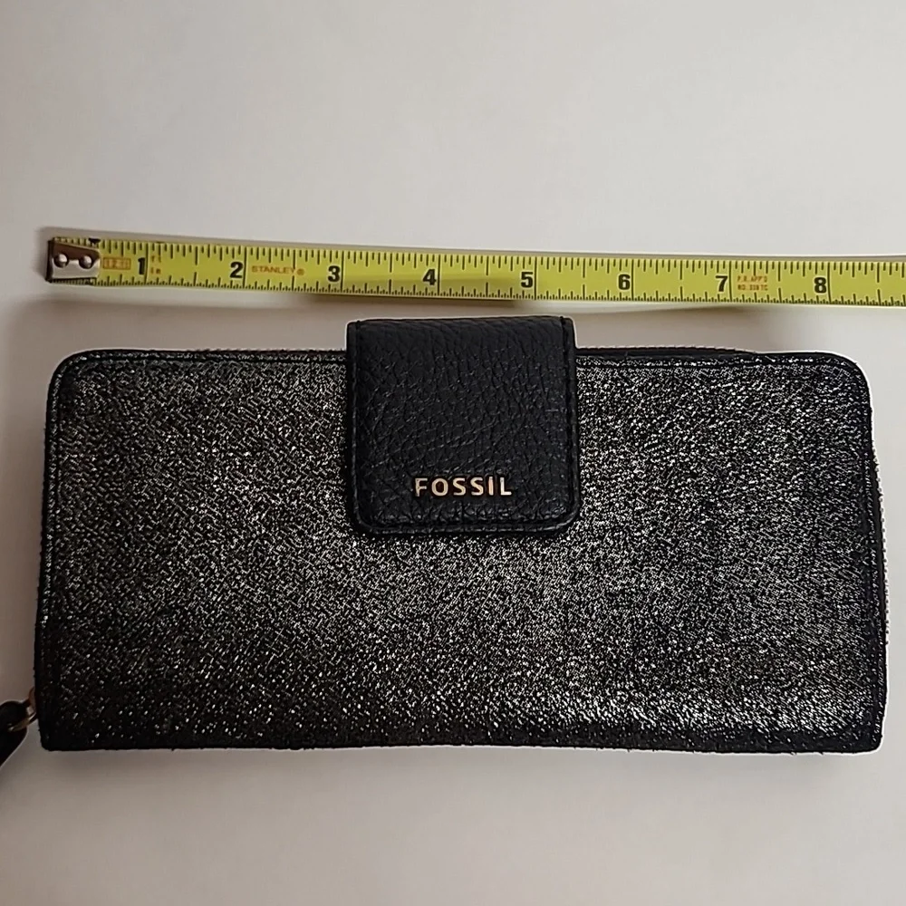 Fossil Metallic Pewter w/Taupe/Gray Inside Wristlet Wallet/Card Holder Clutch